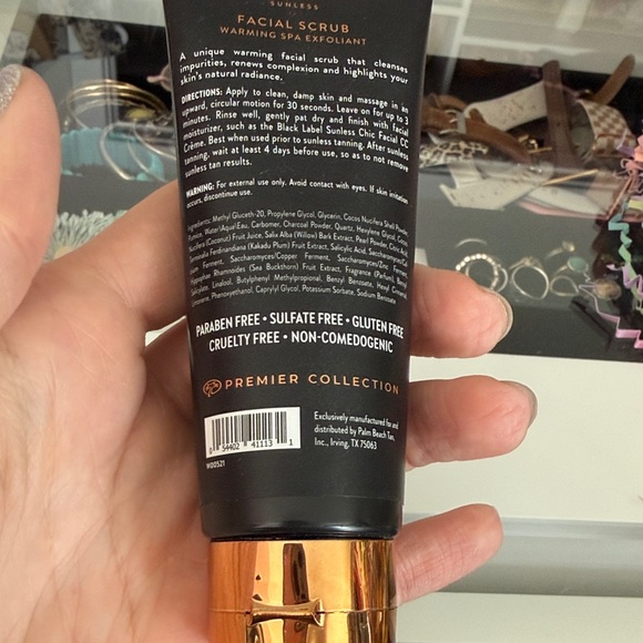 Sunless Black Label Facial Scrub - Black & Gold - Picture 5 of 7